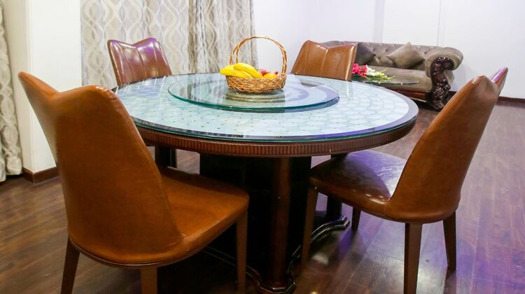 hotel the residency srinagar presidential suite table